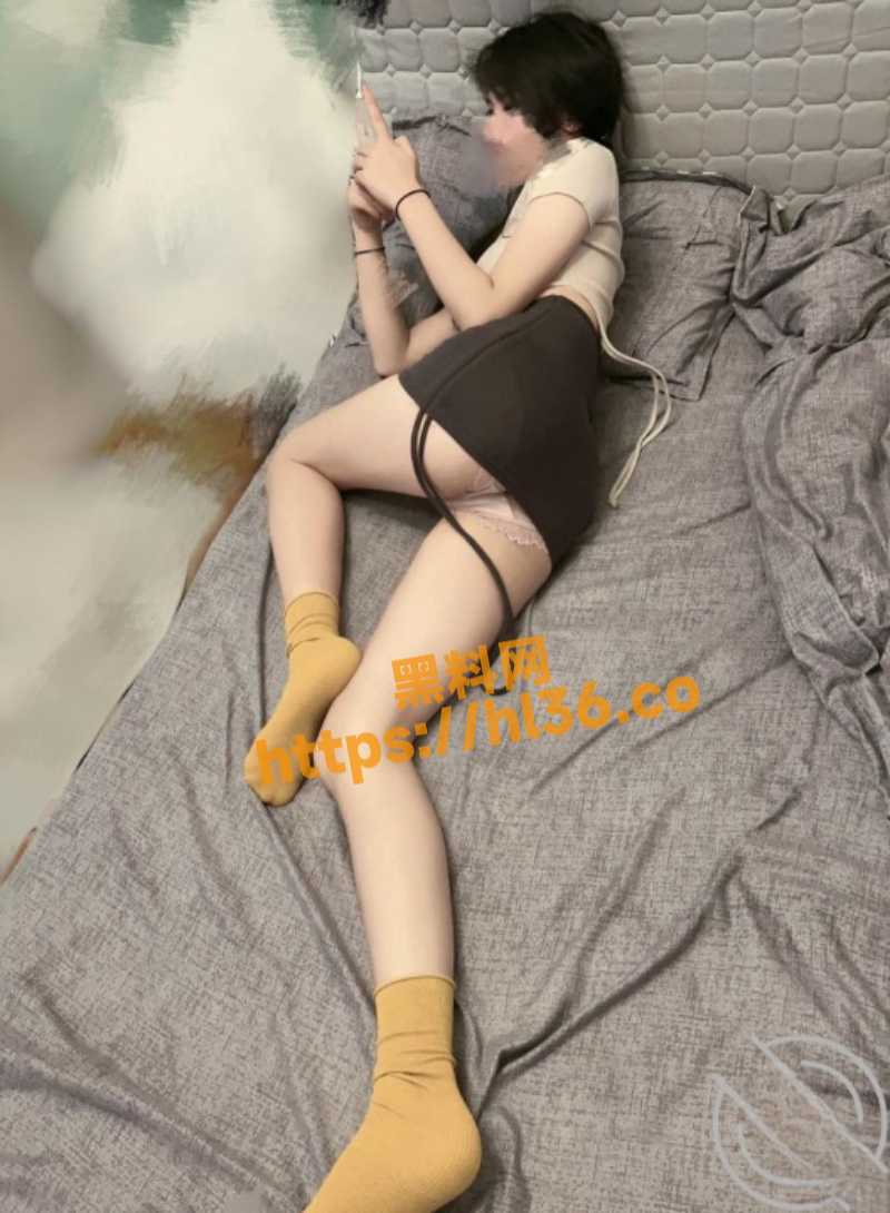 姐弟乱伦之极品尤物姐姐遭受弟弟的狂热摩擦 姐姐的小穴又嫩且又紧致甚是享受！