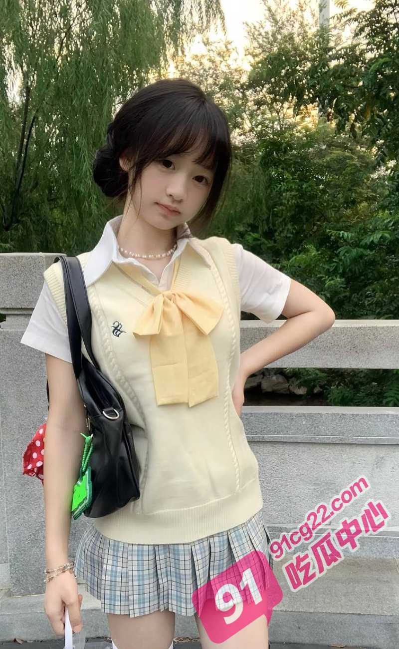 马桶上的JK骚女儿～自觉的抬起屁股让爸爸后入 配图
