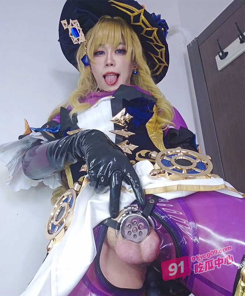 重口预警！胶衣伪娘eritablezx22 长得挺漂亮背地里喜欢插菊花！ 配图