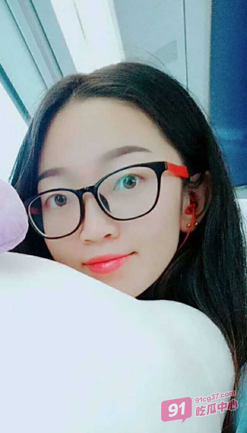 湖南柜姐刘雅 工作时高冷无情几顿饭就骗去开房 反差感极强！