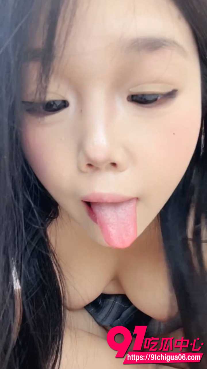 精神小妹格子群装扮微毛嫩穴自慰1