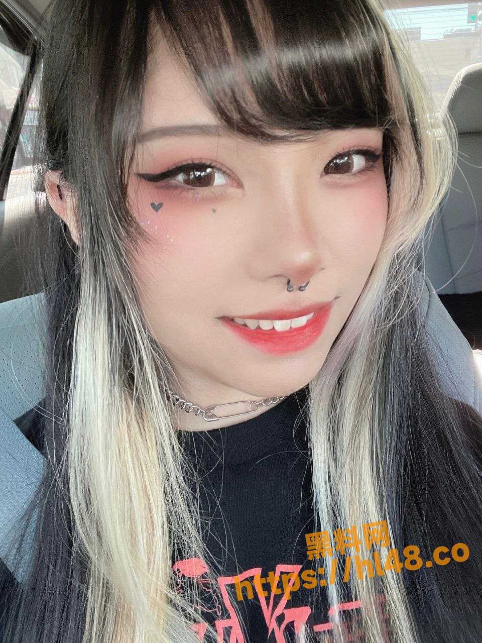 又一个被精神小伙糟蹋的精神小妹 白皙的美乳和肥臀看着与网红明星都是有的一拼！