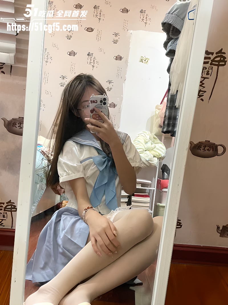 山东青岛白虎妹秦芊慧性爱自拍 2