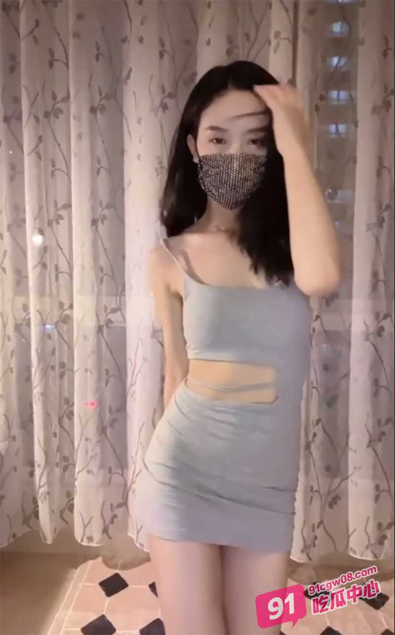花椒顶流女神黄一忆 土豪高价私人定制 对镜骚舞卖弄风情 长腿蜂腰巨顶身材诱惑值拉满！