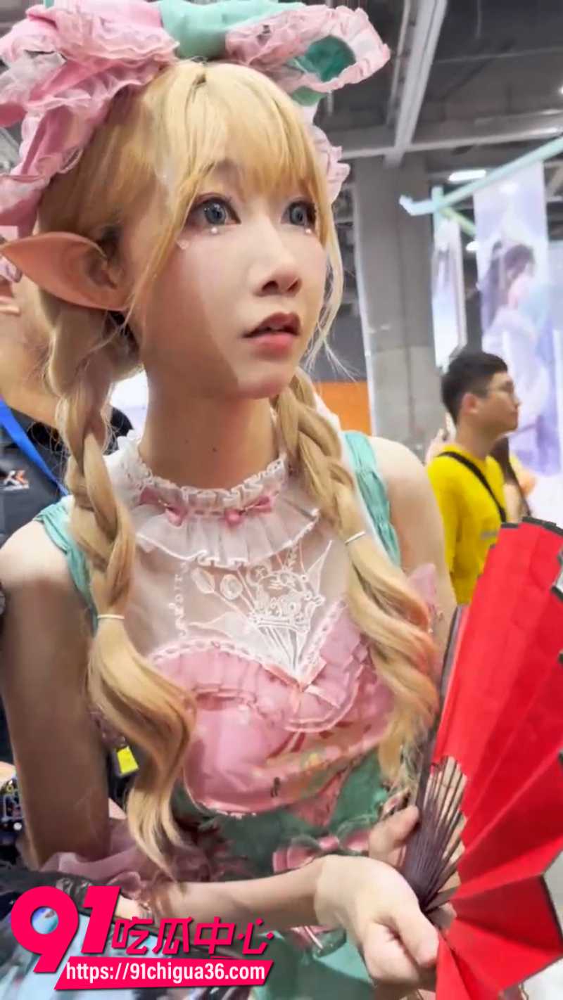 抄底大神漫展抄底极品白丝洛丽塔妹子1