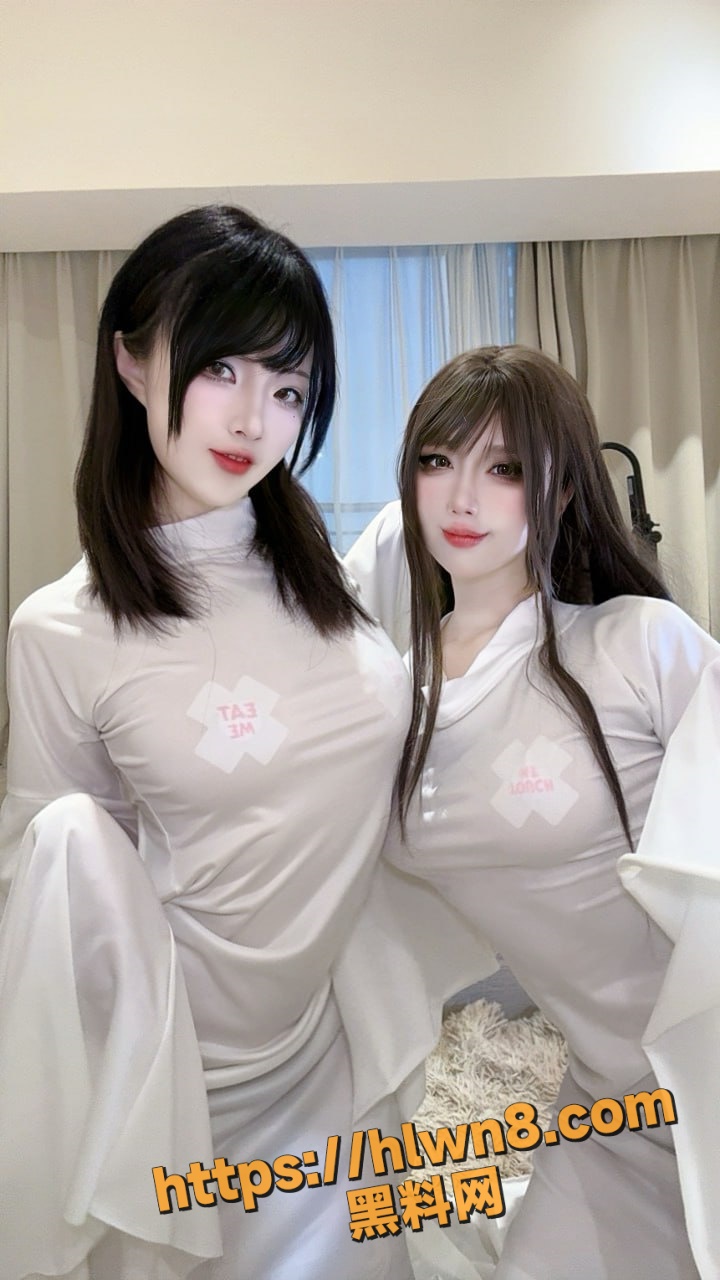 极品福利姬九曲Jean联手二佐Nisa出新作 幽灵娘加黑紫蕾丝套装 隐约的阴毛和鲍鱼才是精髓！