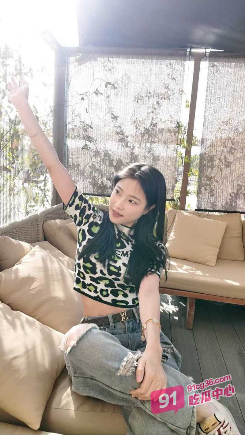 西安音乐学院李含语 汉服cos武媚娘服侍主人 让你感受帝王般视觉冲击！ 配图2