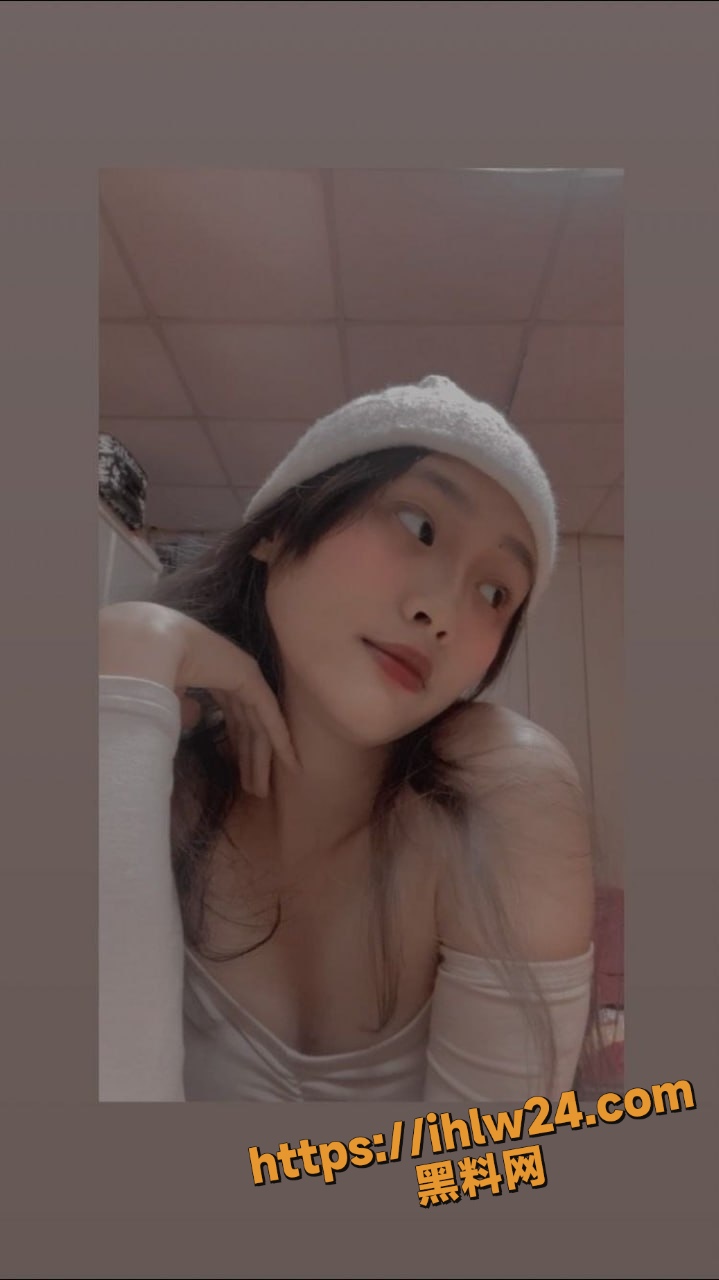 桃园市某公司小职员被网友网调视频泄密 果然还是台妹的身体靓丽！
