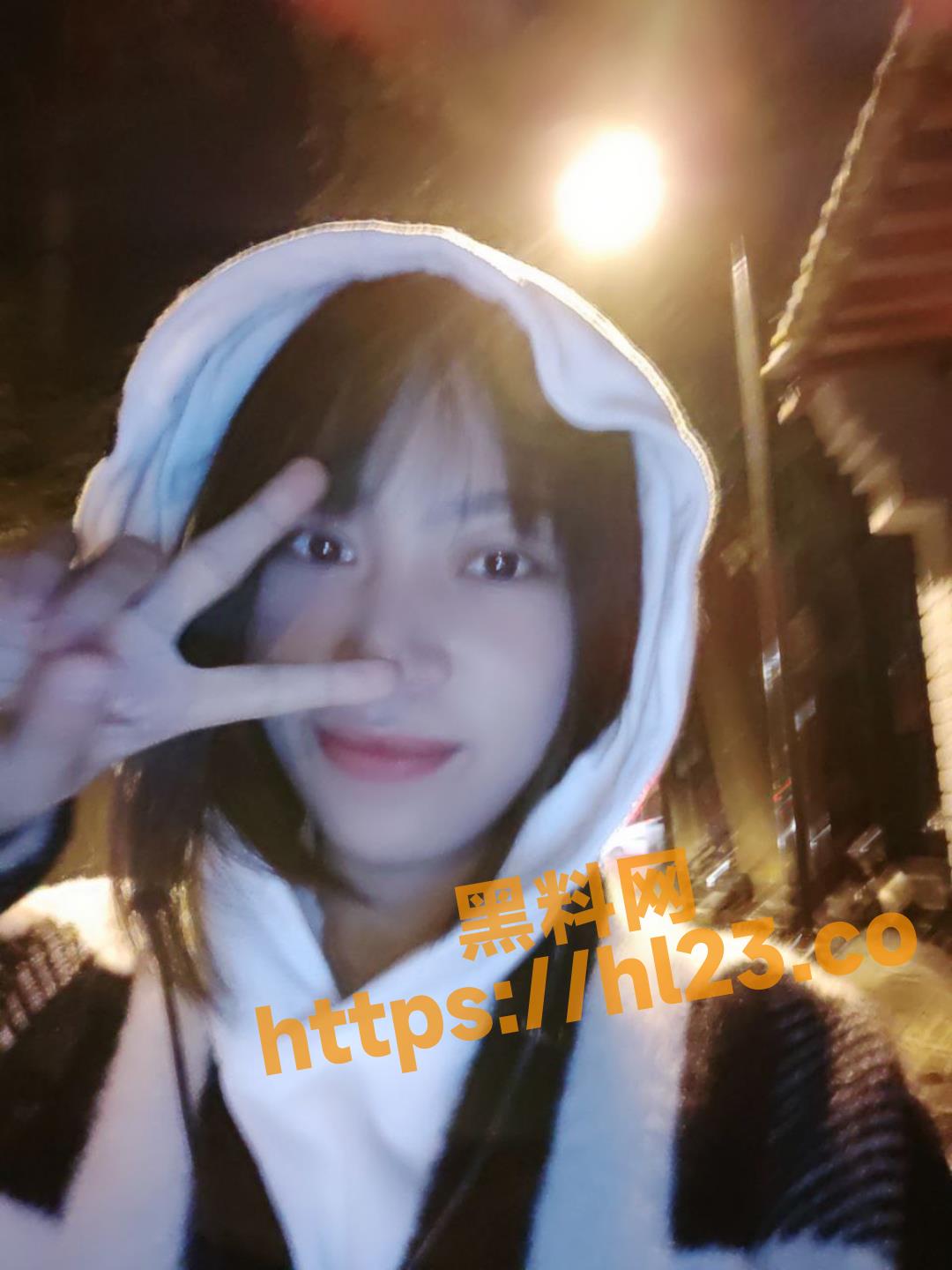 少妇经常背着老公偷情,老公头顶一片青青草原，最后被老公抓奸后曝光，