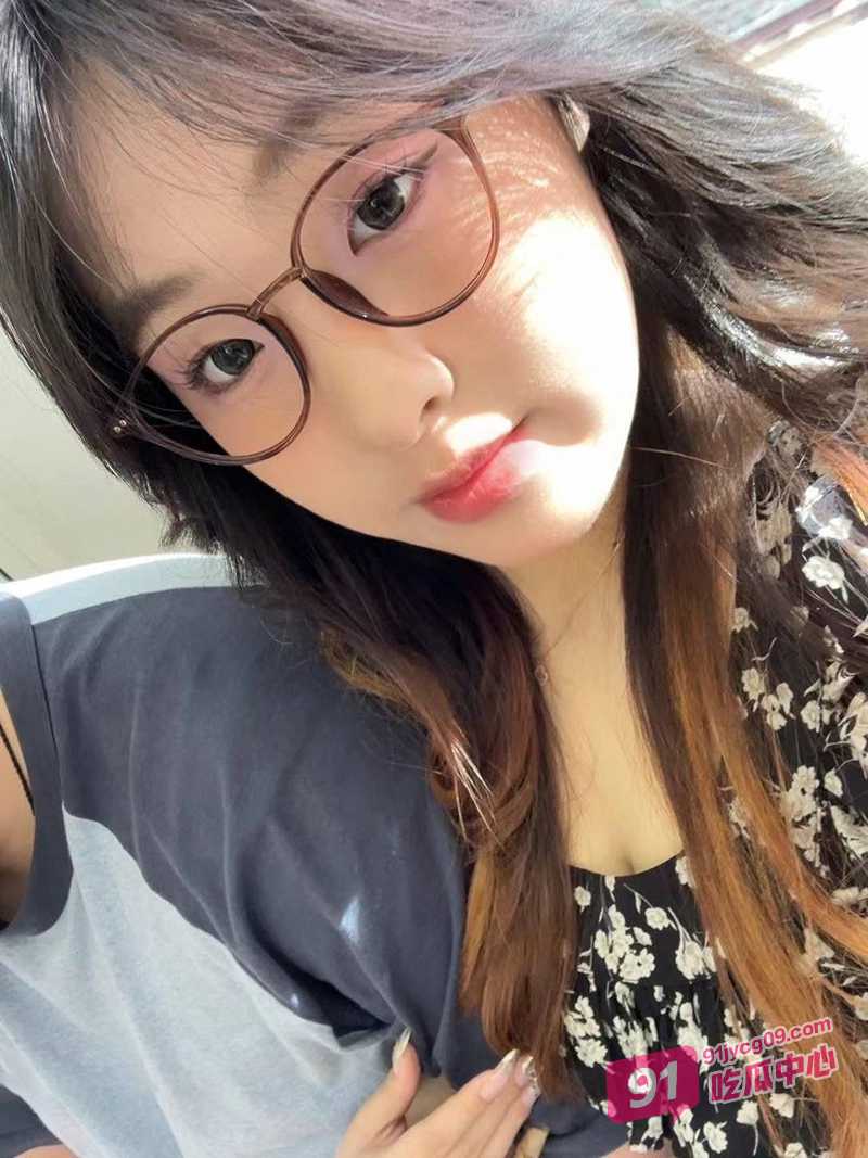 云南师范陈可可视频流出 主动骑乘晃动肥臀 臀浪一波接一波 配图4