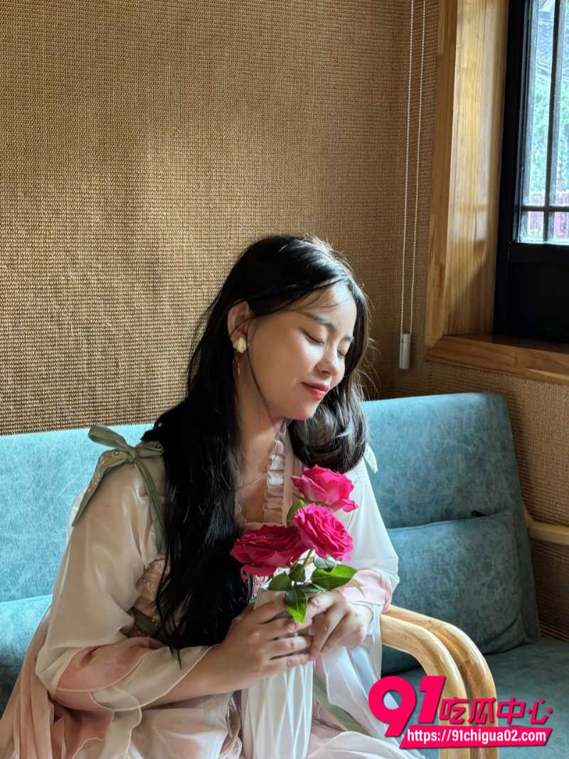 乐山幼师牟文倩原档私密视频遭男友泄漏 反差婊子床上露脸做爱后入浪叫不止!