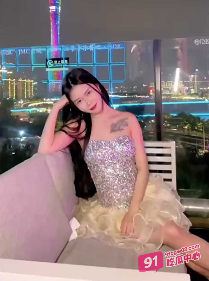 广州白嫩风骚女神晴晴 富人专属福利合集曝光 沦为胯下奴隶母狗 穿着情趣套装被肆意调教~ 配图2