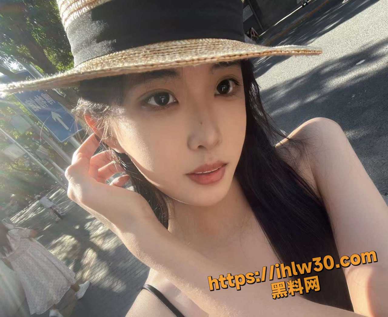 现实版美女与野兽 肥胖油腻中年男包养高颜值苗条大学生 落地窗前激情大战三十秒 女孩的演技是棒！