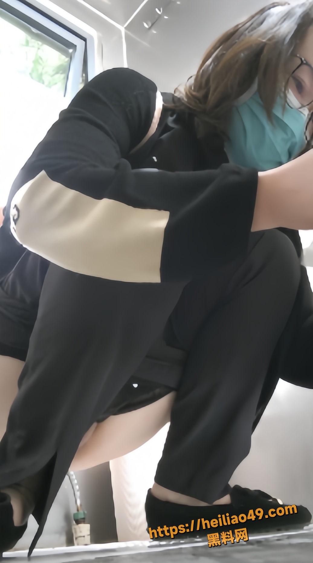 商场女厕所偷拍合集 少妇与嫩妹如厕私密瞬间 粉嫩小穴一览无余！