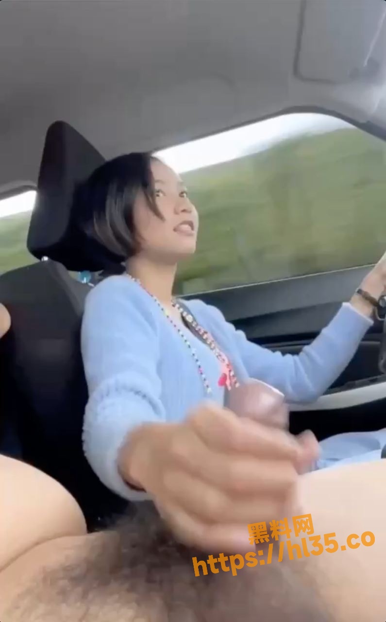 猎奇熟女教师的奇葩手动挡汽车～一手打方向盘一手挂着鸡吧挡！