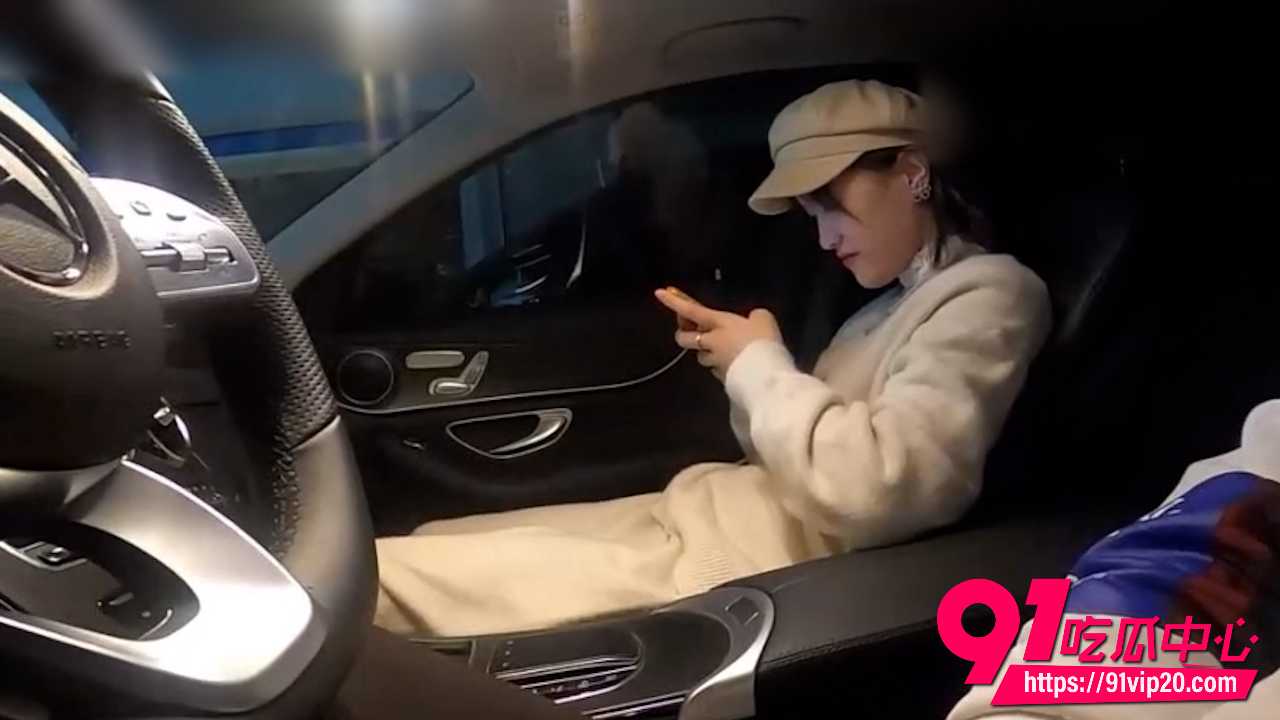 奔驰哥开豪车约炮长沙财经学院气质美女 嫩穴被肉棒狠狠贯穿!全程手机自拍边草边录!