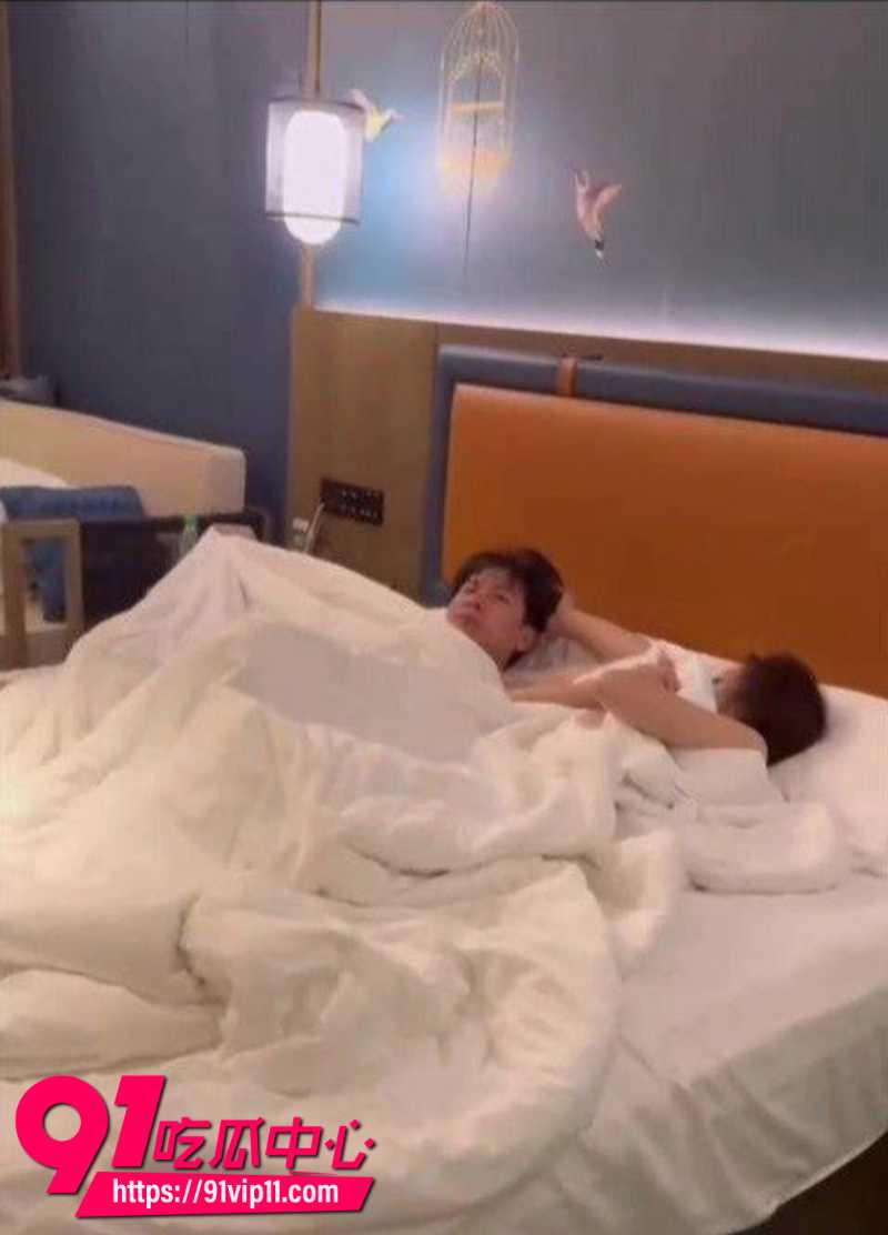 已婚少妇把老公抓奸在床手机记录下两人偷情证据4
