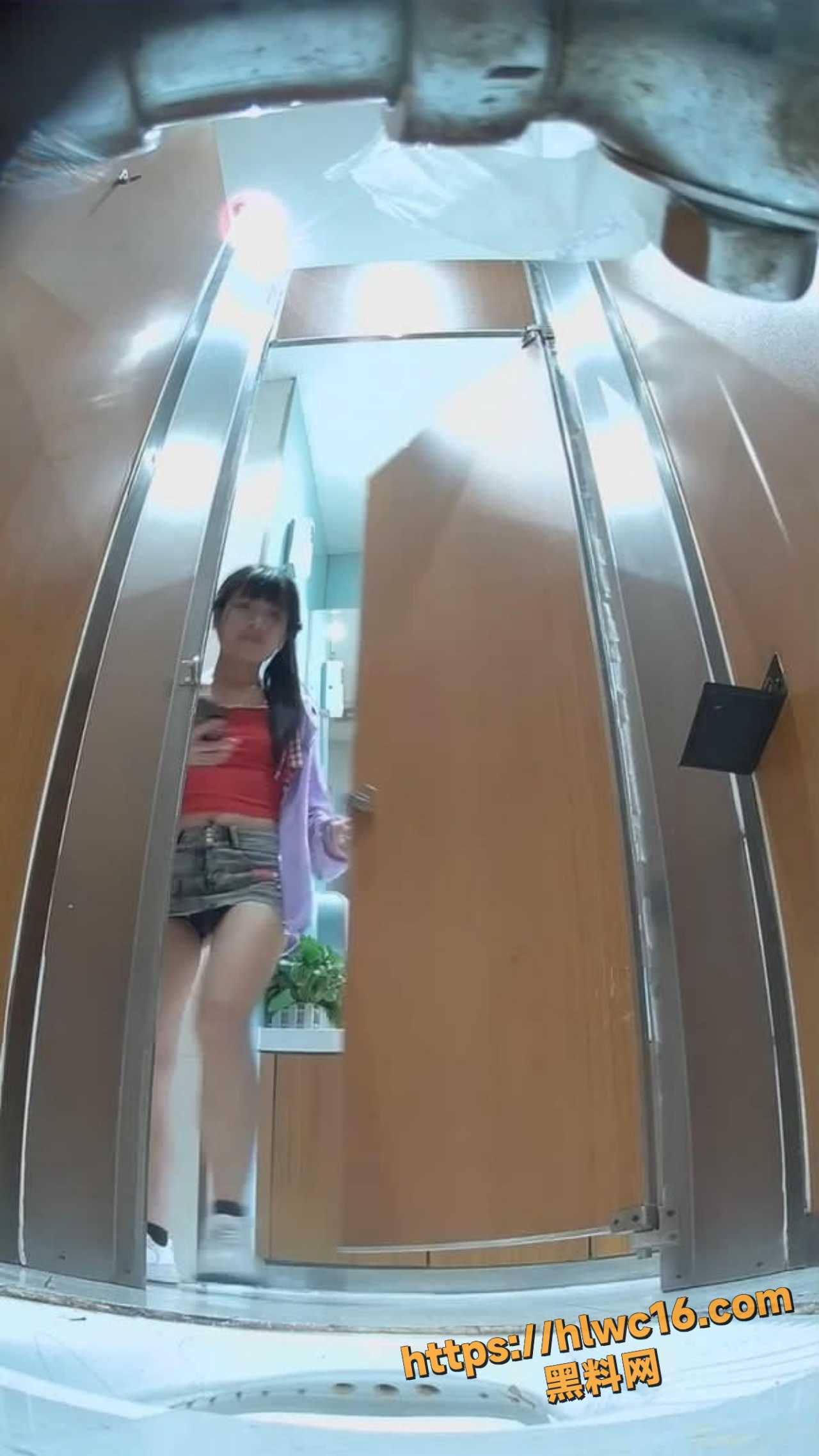 精品厕拍 夜总会女厕高清后拍 女神系无敌视角美女们私密尿尿
