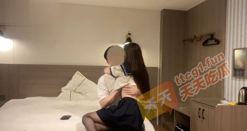 探花推荐～零零后萝莉美眉学生妹 不带套不让插 直言原则性问题 又当又立！