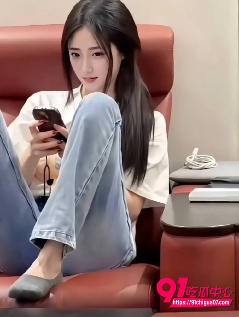 抖音疯求白月光私拍视频曝光 白衬衫牛仔裤女神跪地狂舔巨屌 纯欲脸蛋杀伤力实在太大 反差爆表