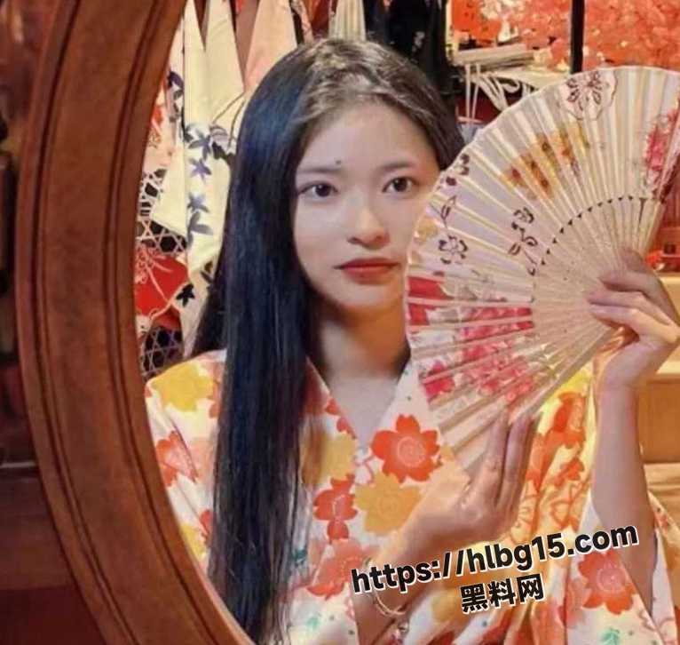 江西抚州英语老师 Jessica 约炮视频曝光 文静美女私下超淫骚 被抱操后入无比带劲！