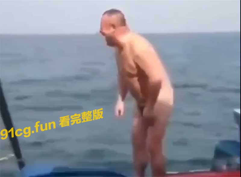 曾志伟 泰国船上裸上半身热舞玩嗨了 光头大叔扭腰比赞太放飞