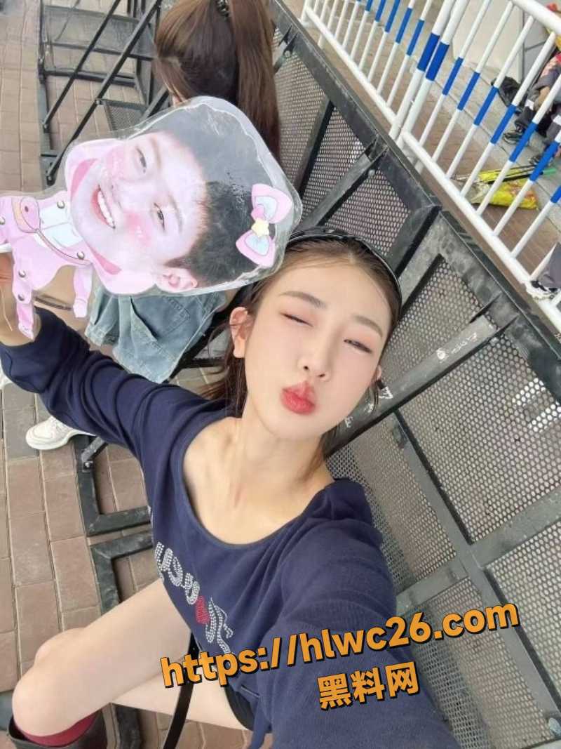 西安交大高颜值校花 梁诗茵 黑丝大长腿简直人间尤物 跟男友露脸做爱自拍泄露