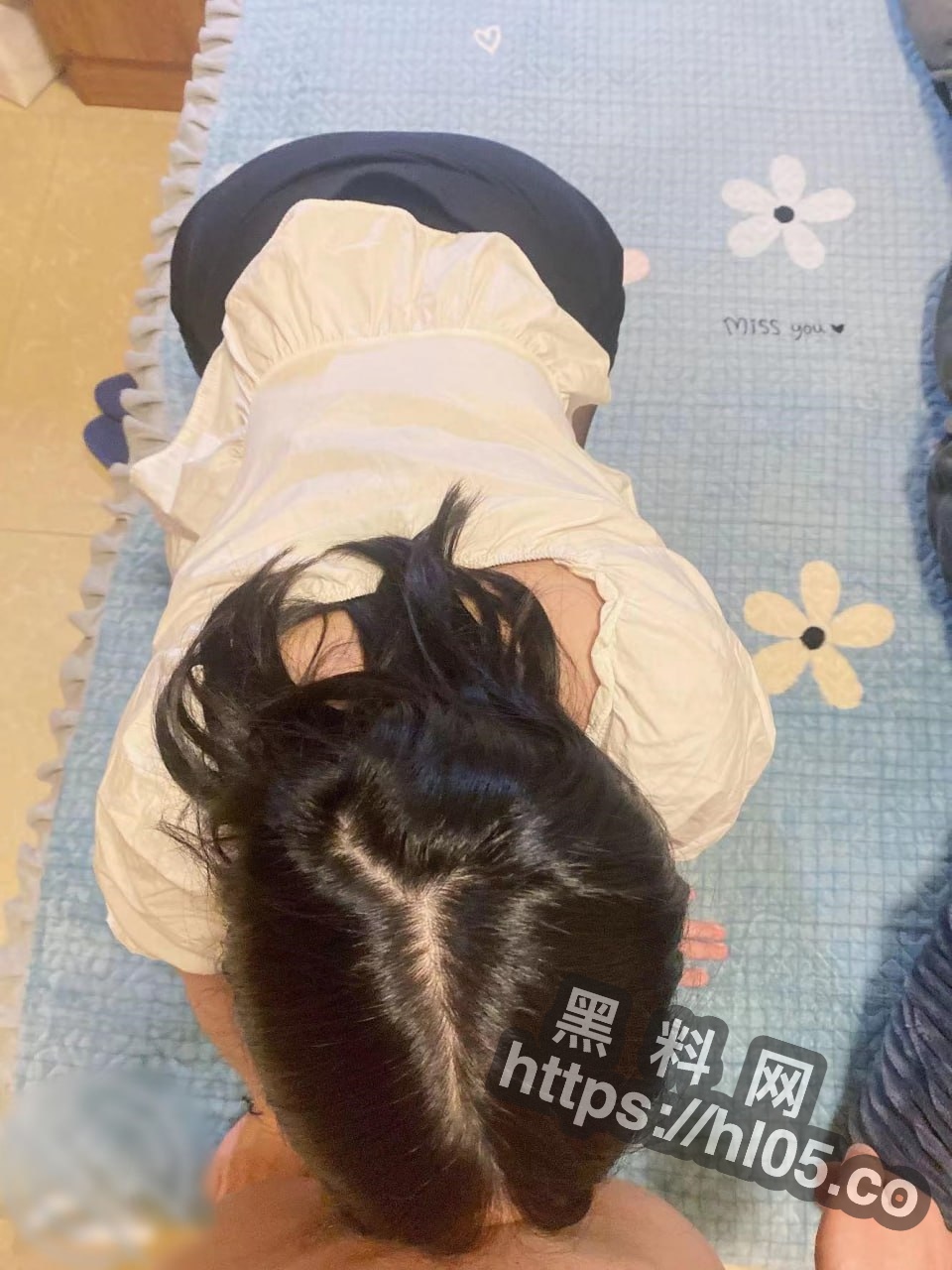 我哥临时有事出差！让嫂子穿上情趣内衣口交丝袜足交！操得嫂子淫水直流喊求饶