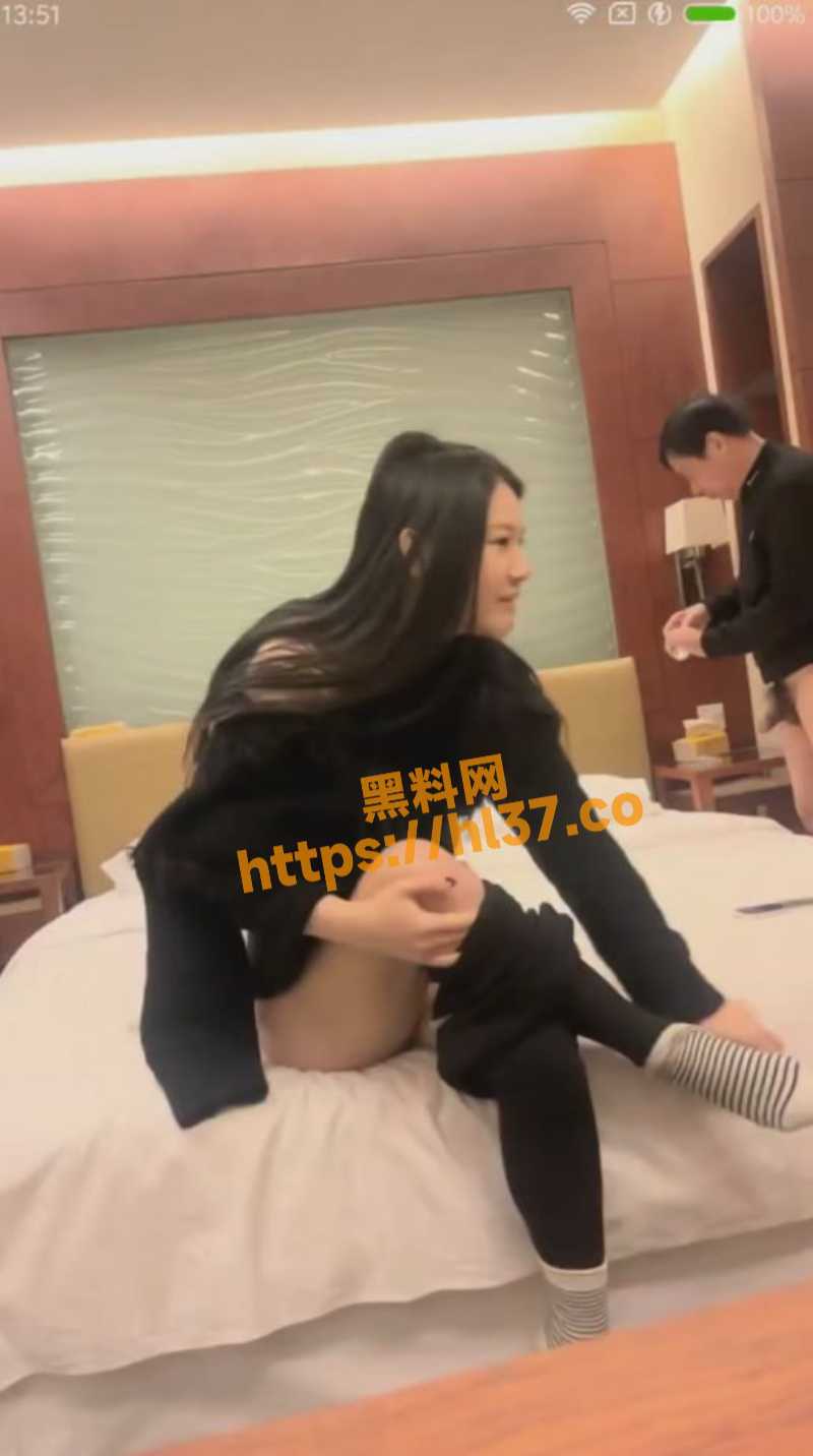 50岁老头宝刀未老 跟嫩妹宾馆约炮做爱视频 结果几分钟就结束了