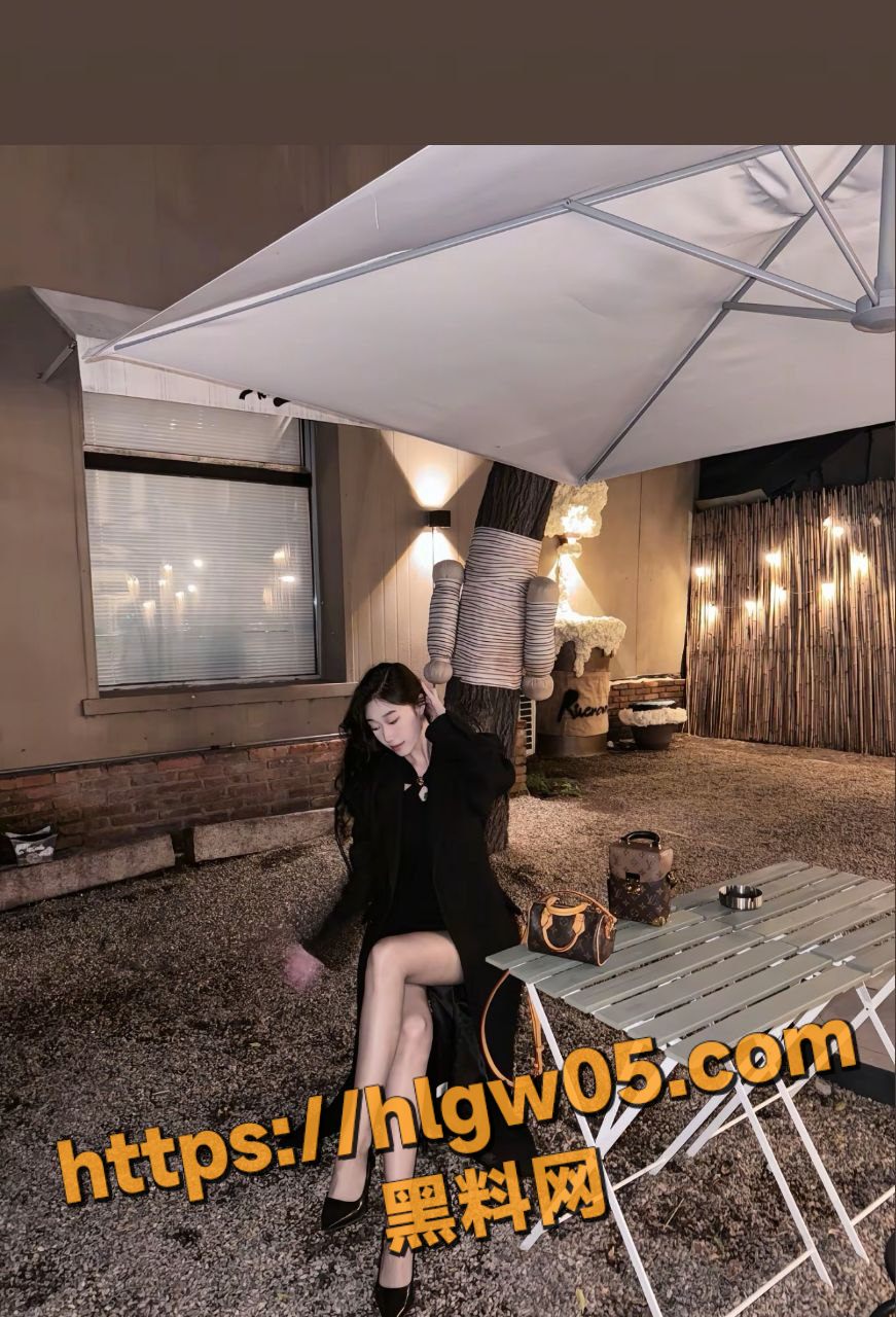 抖音网红刘紫怡与男友三亚酒店闭关三天，她被男友狂干骚穴喷水呻吟尖叫，私密淫乱至极!