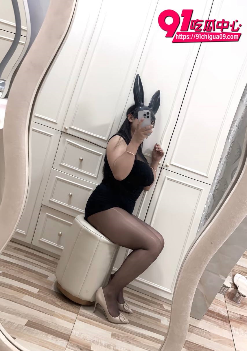 巨乳网红娜比淫装镜拍合集4