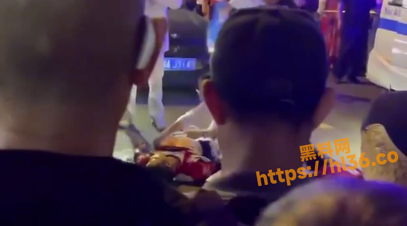 网传成都没素质的司机遇上不讲理的路人 因为一口痰所引发的血案！