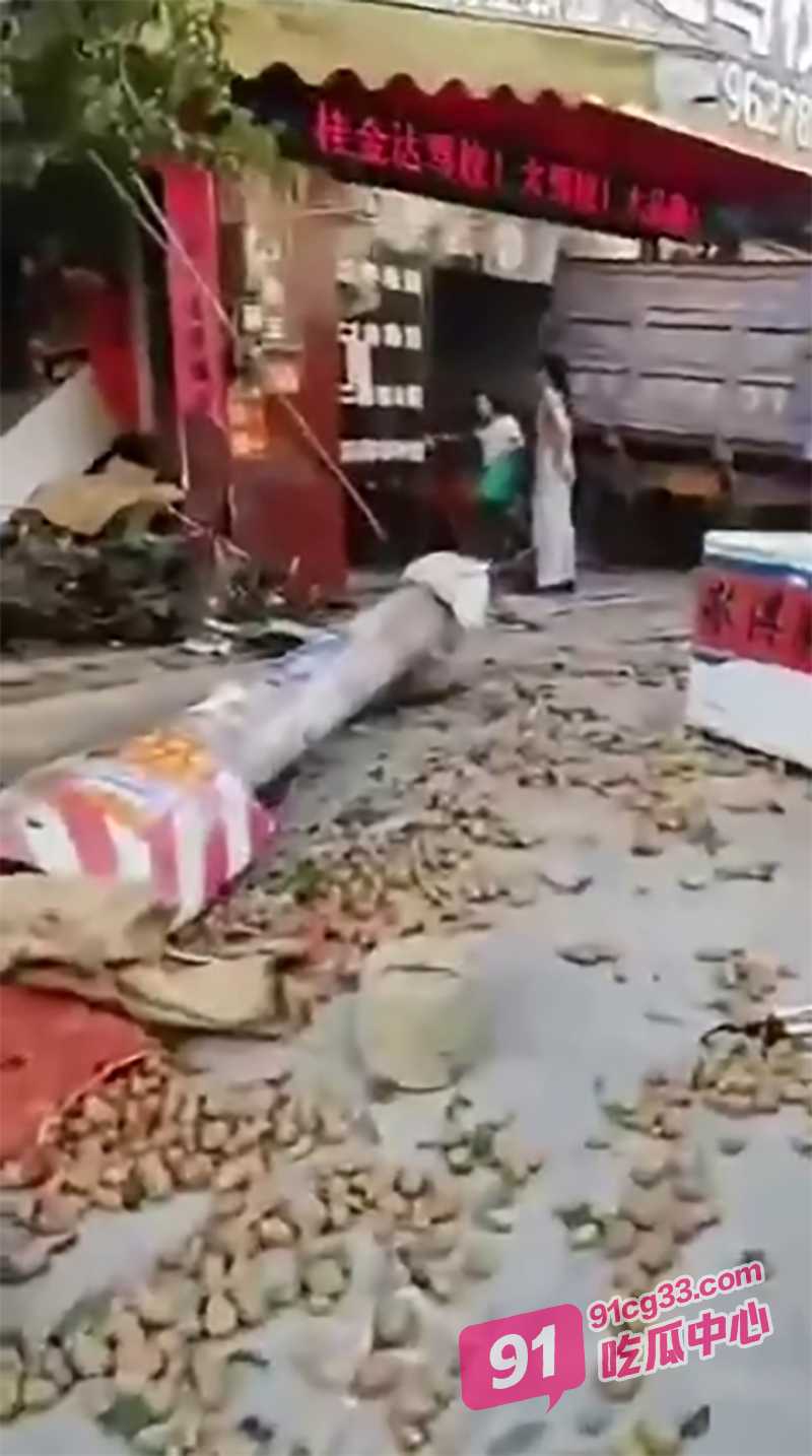 广西桂平南木镇一货车与多车碰撞事故致死五人 现场视频曝光 惨状不堪直视 配图5
