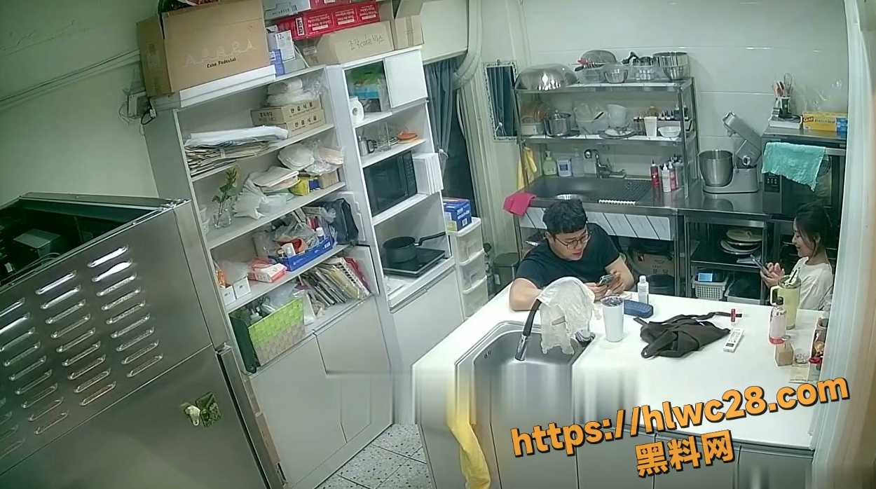 蛋糕店老板与员工店内偷情 摄像头记录1分钟速战速决 尴尬现场