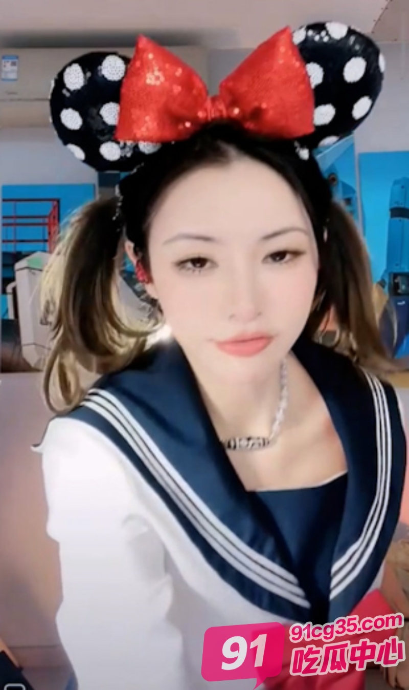 抖音美腿女神一只霸王兽 双视角直播骚舞 御姐私下竟然这么骚！