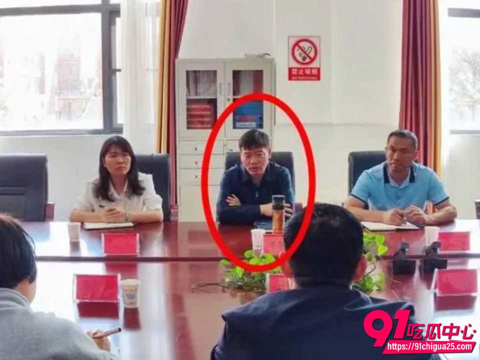 云南师宗县副县长苏尔飞被女下属实名举报出轨11