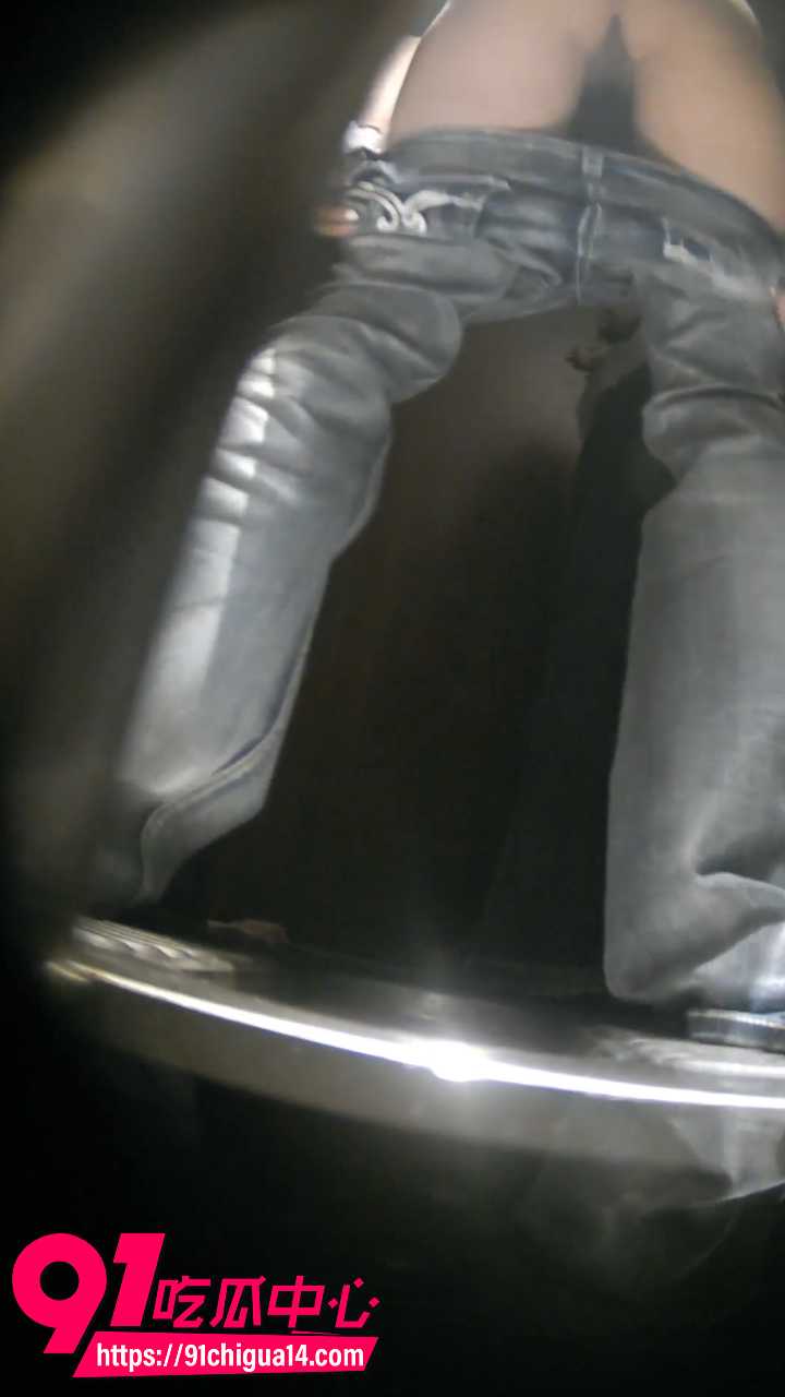 偷拍夜总会厕所闺蜜翘臀尿尿喷水6 偷拍夜总会厕所闺蜜翘臀尿尿喷水6