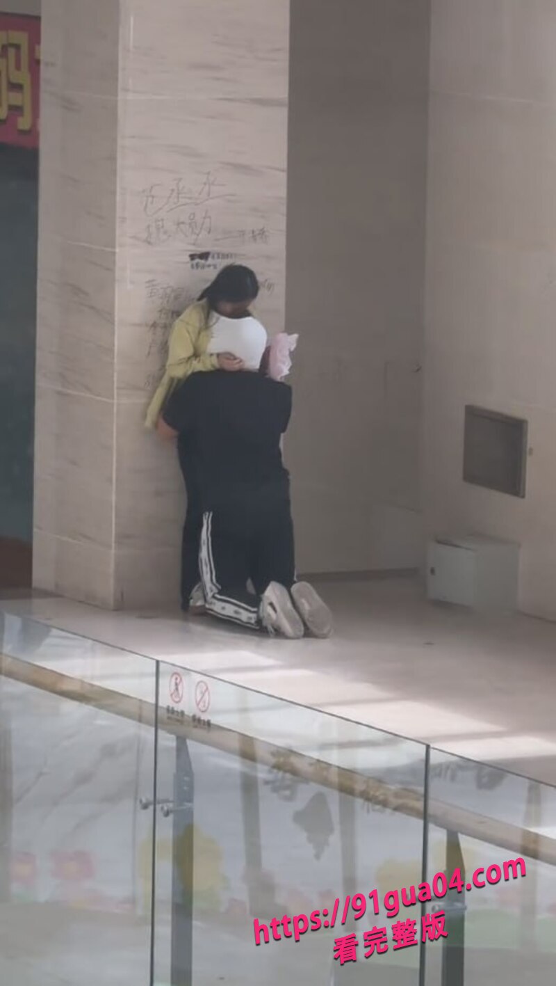 高中生课间大胆露出04