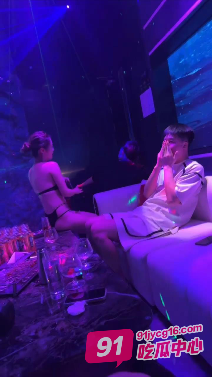 不讲武德！男子嫖完嫌太贵报警掀锅 真是吃饱了骂厨子 配图3