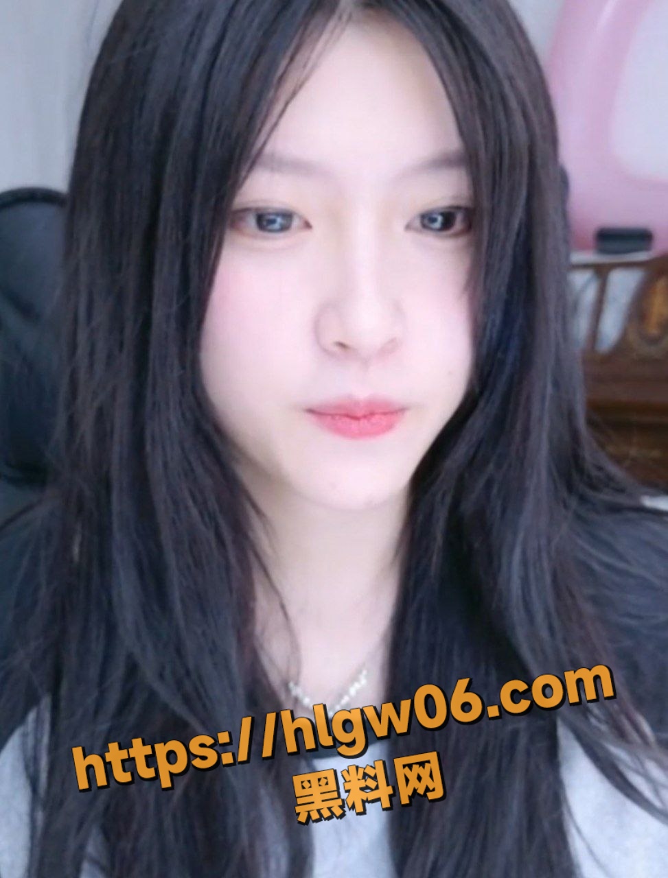 Mfans平台“Rainybb”私房视频泄露，ST-950顶级气质女神全裸上阵，撕裂黑丝裹住修长美腿!