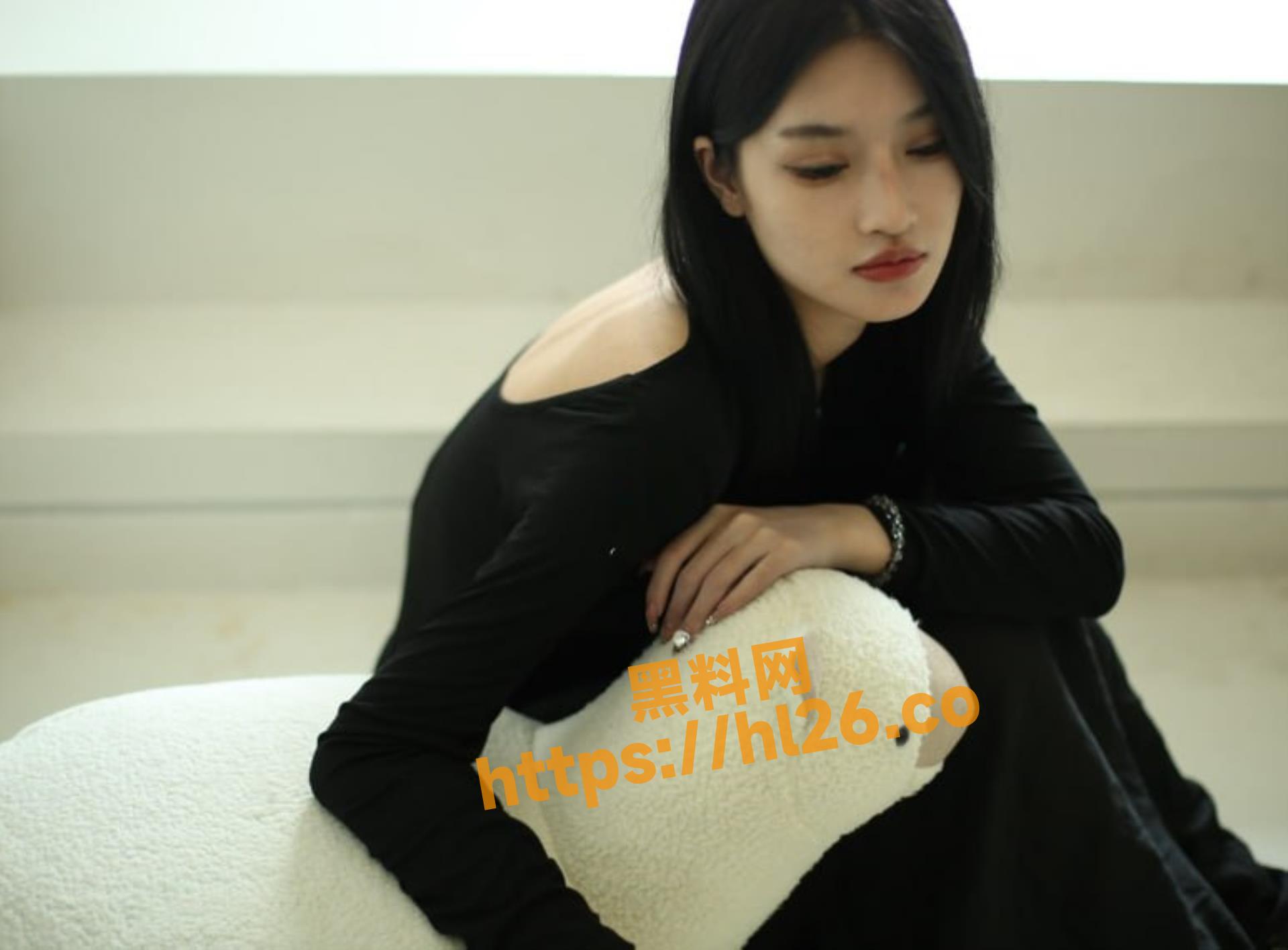 长沙某艺校毕业气质美女可咪下海 新手尺度直接封顶 长发苗条身材不错