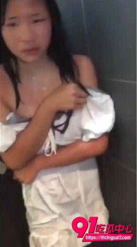 精神小妹被霸凌现场视频3