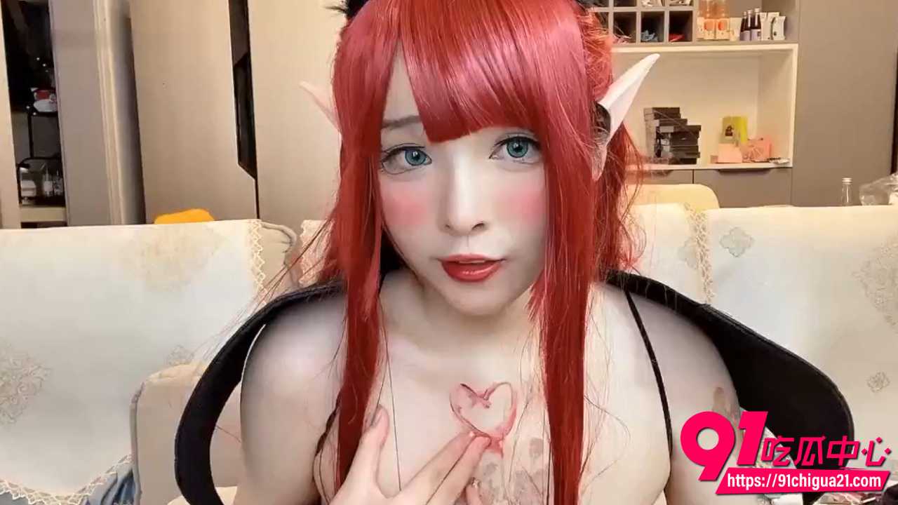 ST站极品网黄Sherryniko红发媚娘cos沙发狂秀 各种玩具玩到湿透 黑丝勒腿翘臀露穴 淫荡眼神能把魂勾走