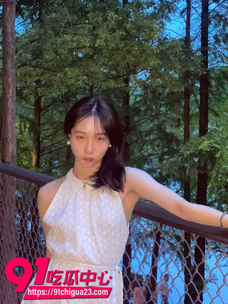上海大学女校花黄予夏被前男友曝光性爱自拍 白天装乖晚上在床上沦为男友胯下母狗