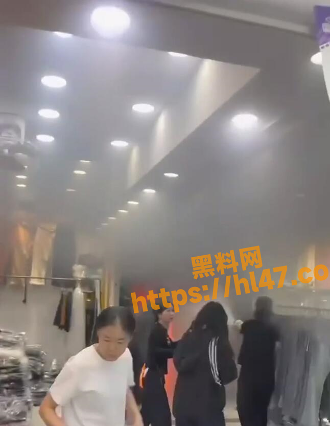 杭州四季青苏杭失火 那个大叔点完火 就去了别的市场7楼一跃！