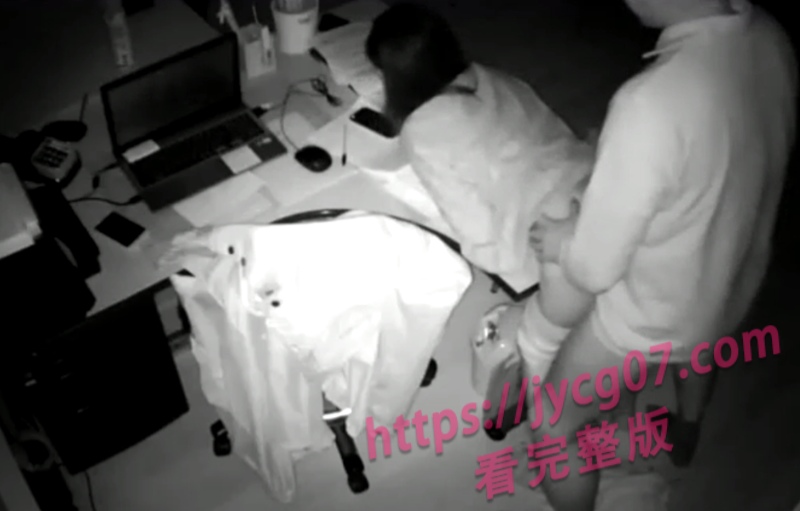 加班变成看片调教！男经理色诱女下属 升职机会当场给 配图3