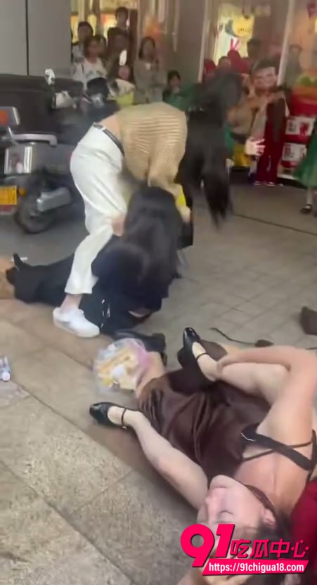惠州惠阳女子街头互殴现场1