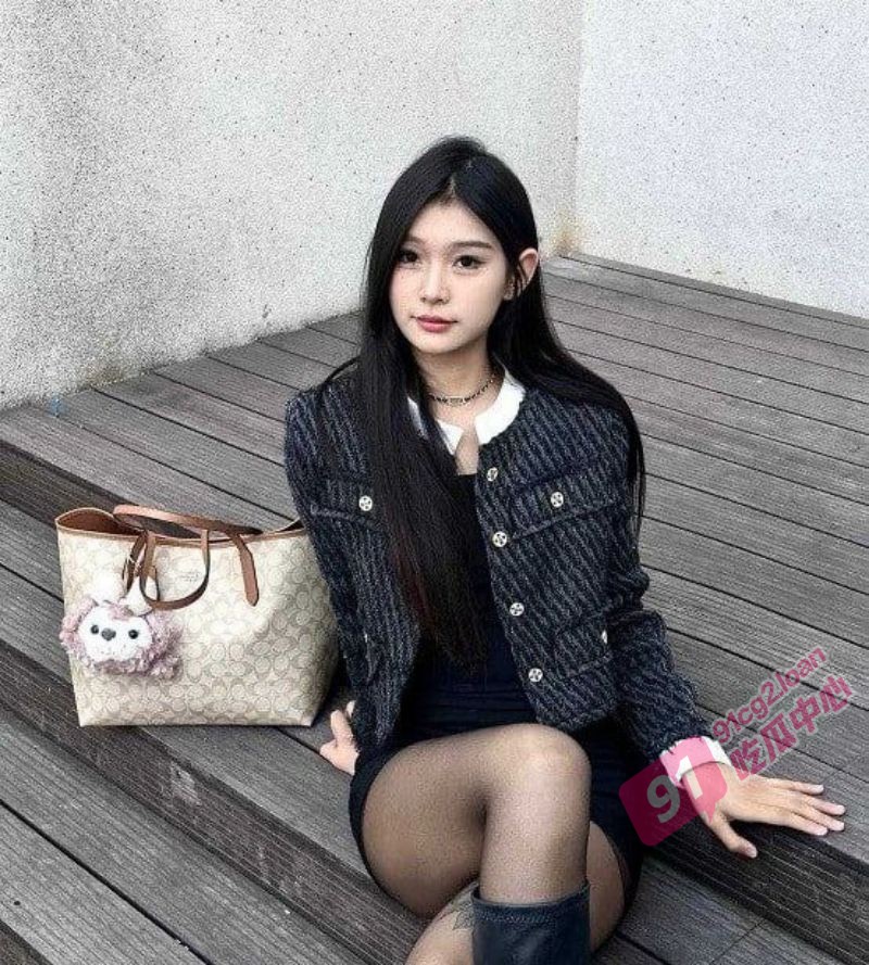 福州BGM酒吧营销 张洋洋 为了销售额给男客户介绍黑丝妹 在楼梯间3分钟激情性爱