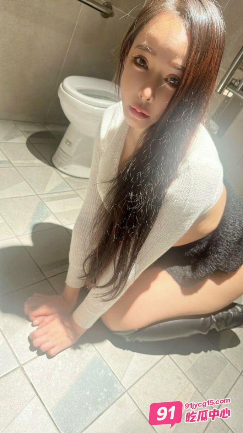 网红princessdolly捆绑露出合集！高冷御姐私下玩的好花～ 配图5