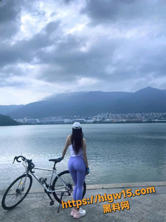 海角社区《奶子即正义》第41集 骑行圈绝美少妇身材顶爆 紧身装巨乳翘臀无套爆操 蜜穴湿润火辣!